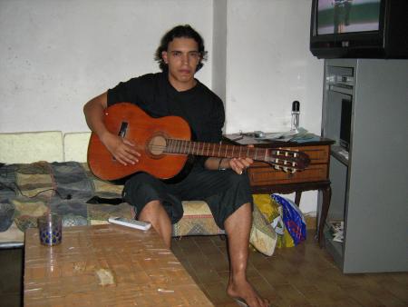 mosi9ar machhor  fi italia mais matla3ch lih jok